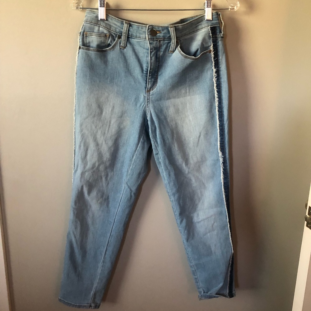High rise skinny crop with darker stripe